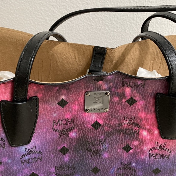 🆕 MCM Galaxy Visetos Medium Shopper Tote Bag Open Top *Light Scratch Bottom* - Picture 14 of 16